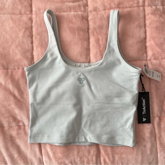 Brand new Aritzia life core sport top - Picture 4 of 4